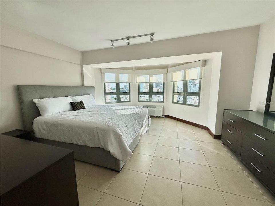 For Rent: $4,500 (2 beds, 2 baths, 1365 Square Feet)