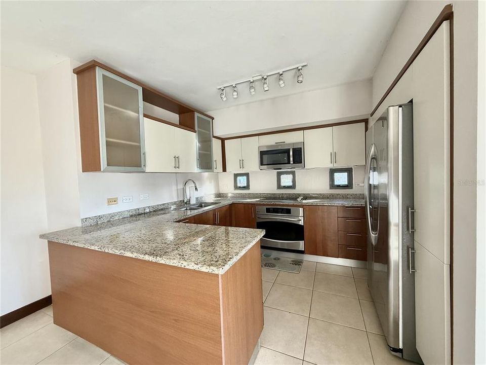 For Rent: $4,500 (2 beds, 2 baths, 1365 Square Feet)