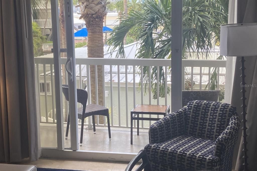 For Sale: $410,000 (1 beds, 1 baths, 535 Square Feet)