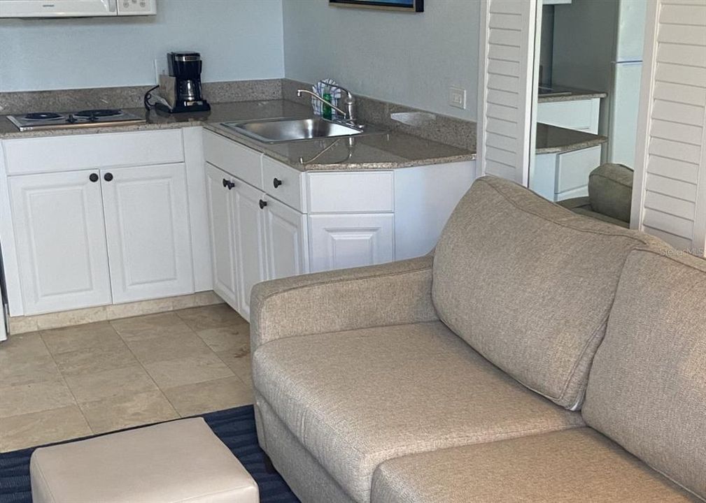 For Sale: $410,000 (1 beds, 1 baths, 535 Square Feet)