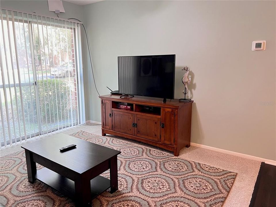 For Rent: $1,300 (1 beds, 1 baths, 574 Square Feet)