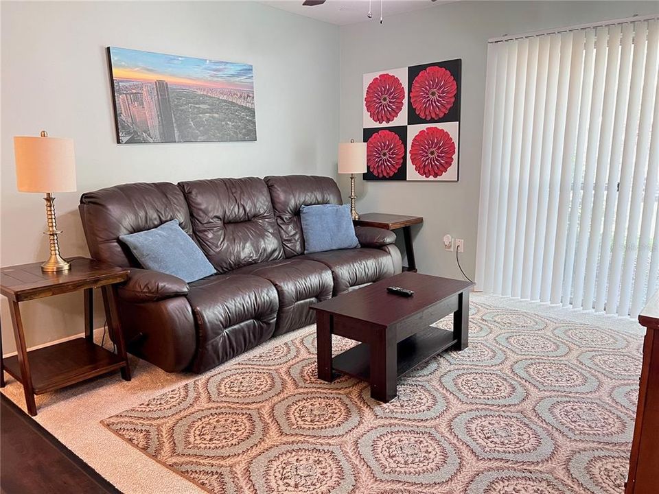 For Rent: $1,300 (1 beds, 1 baths, 574 Square Feet)