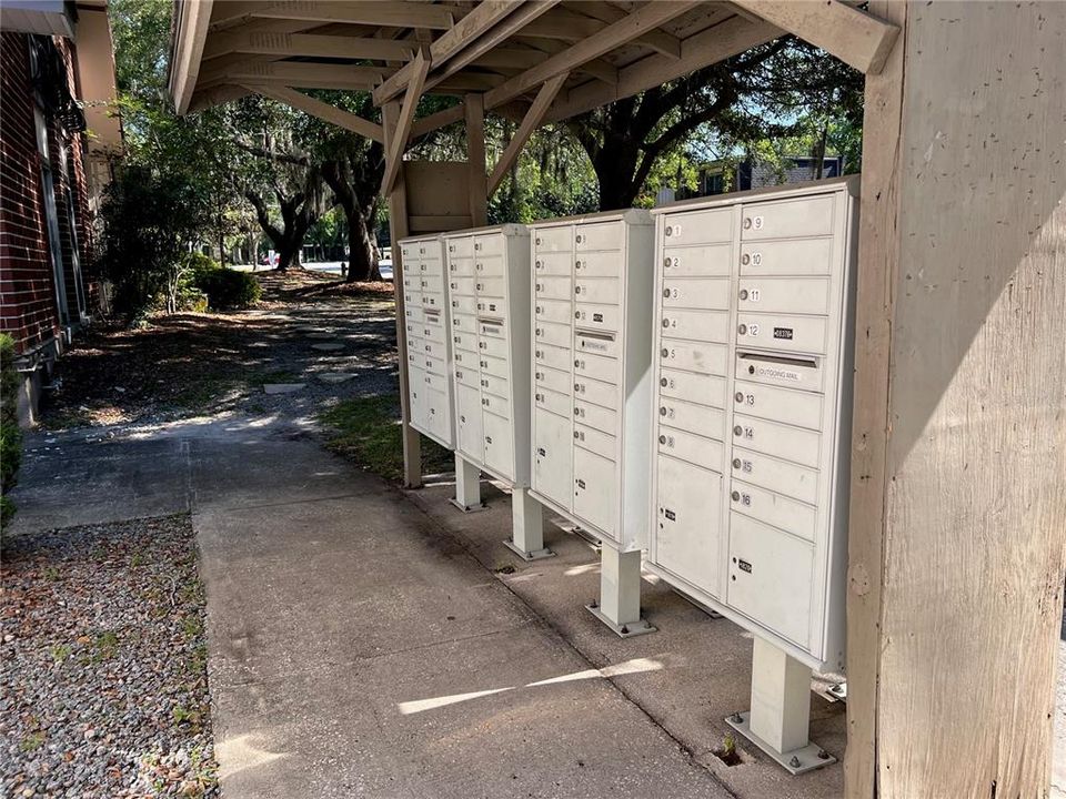 For Rent: $1,300 (1 beds, 1 baths, 574 Square Feet)