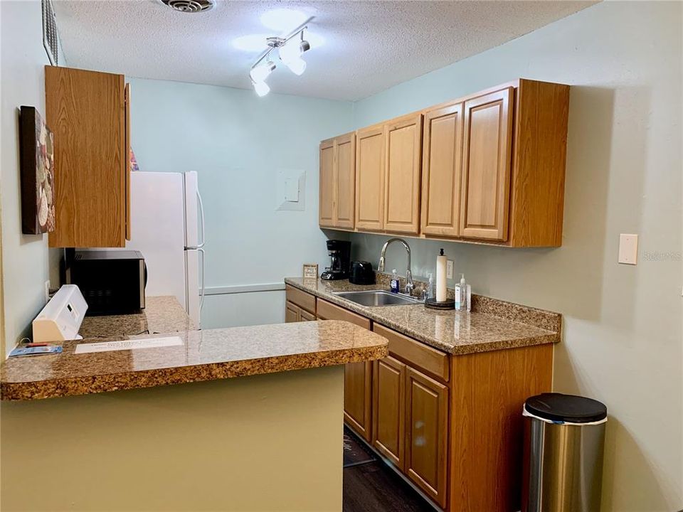 For Rent: $1,300 (1 beds, 1 baths, 574 Square Feet)