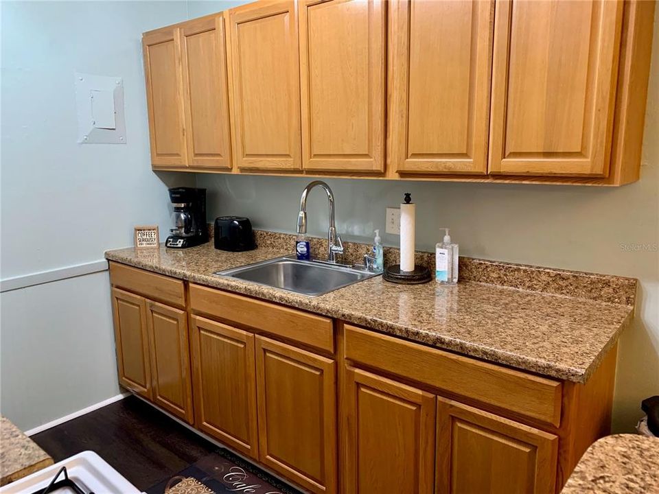 For Rent: $1,300 (1 beds, 1 baths, 574 Square Feet)