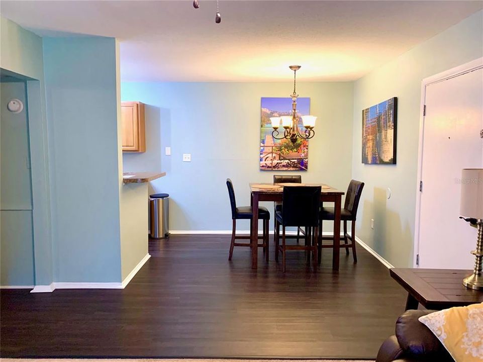 For Rent: $1,300 (1 beds, 1 baths, 574 Square Feet)