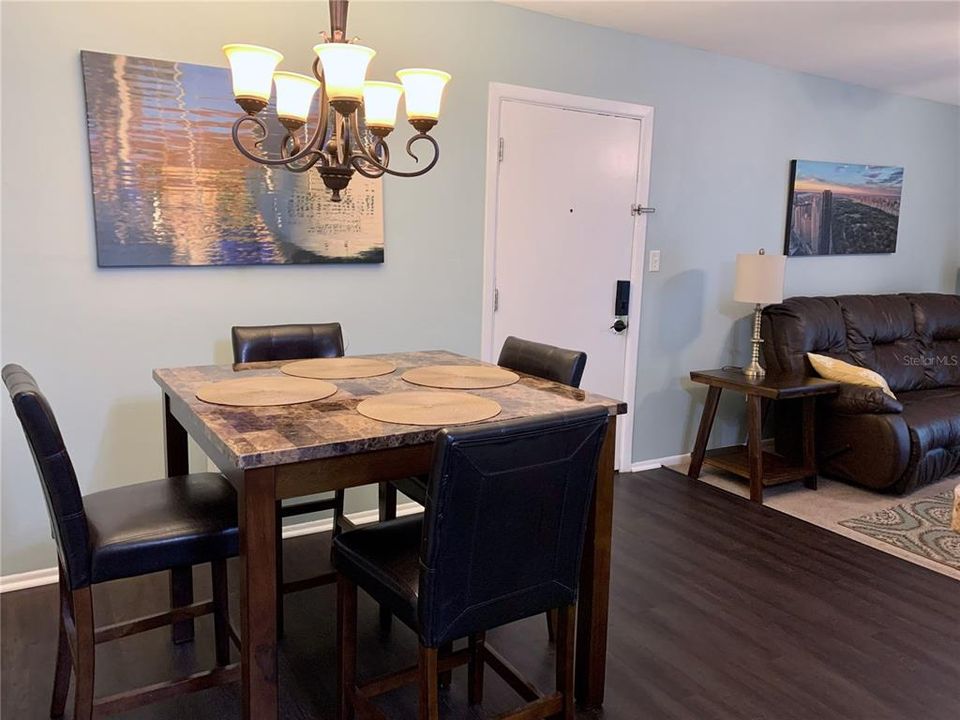 For Rent: $1,300 (1 beds, 1 baths, 574 Square Feet)