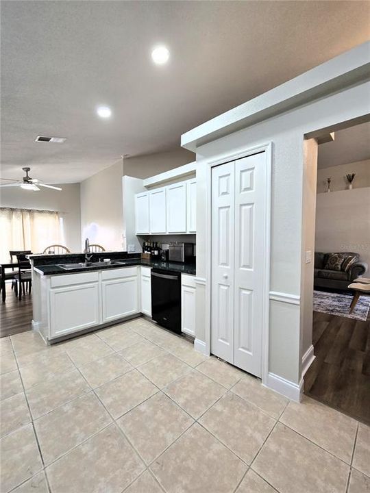 For Sale: $341,000 (3 beds, 2 baths, 1484 Square Feet)