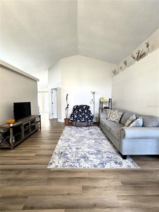 For Sale: $341,000 (3 beds, 2 baths, 1484 Square Feet)