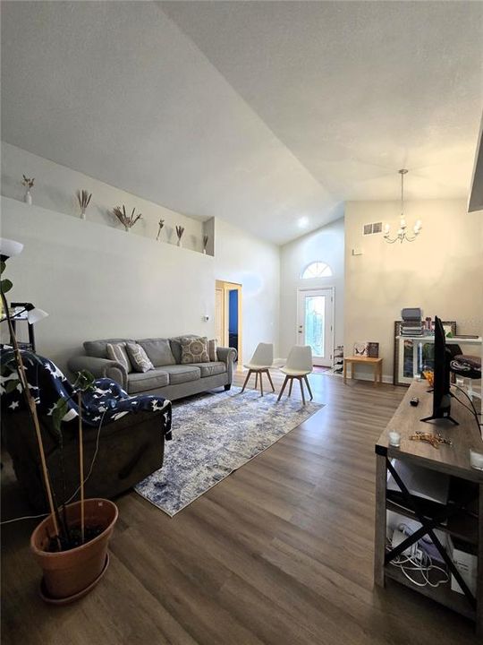 For Sale: $341,000 (3 beds, 2 baths, 1484 Square Feet)