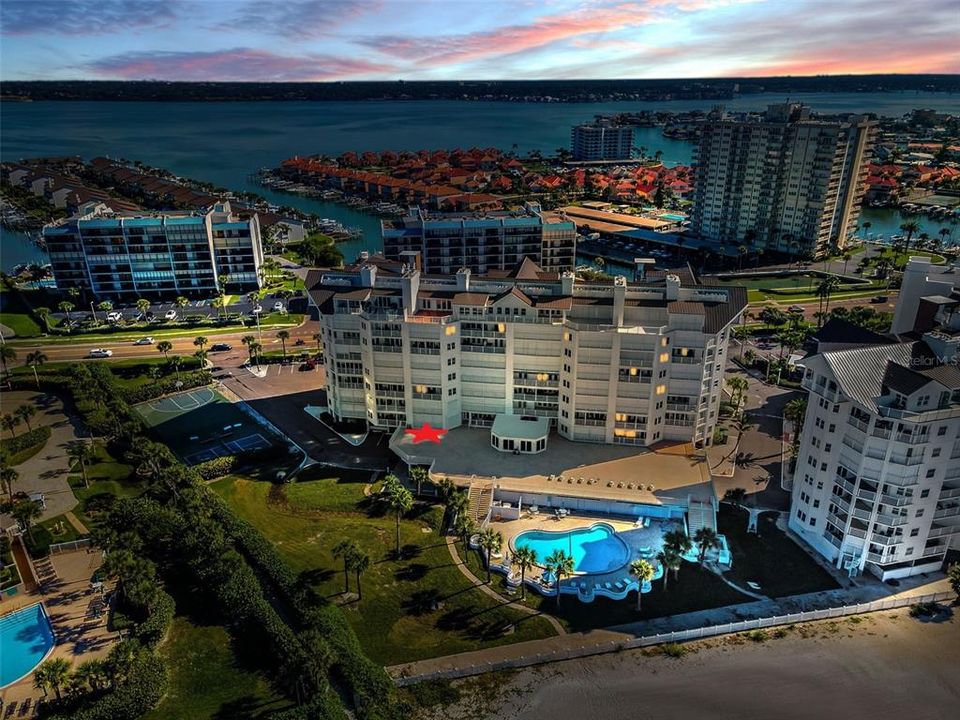 待售: $975,000 (2 贝兹, 2 浴室, 1410 平方英尺)