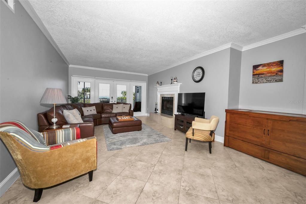 待售: $975,000 (2 贝兹, 2 浴室, 1410 平方英尺)