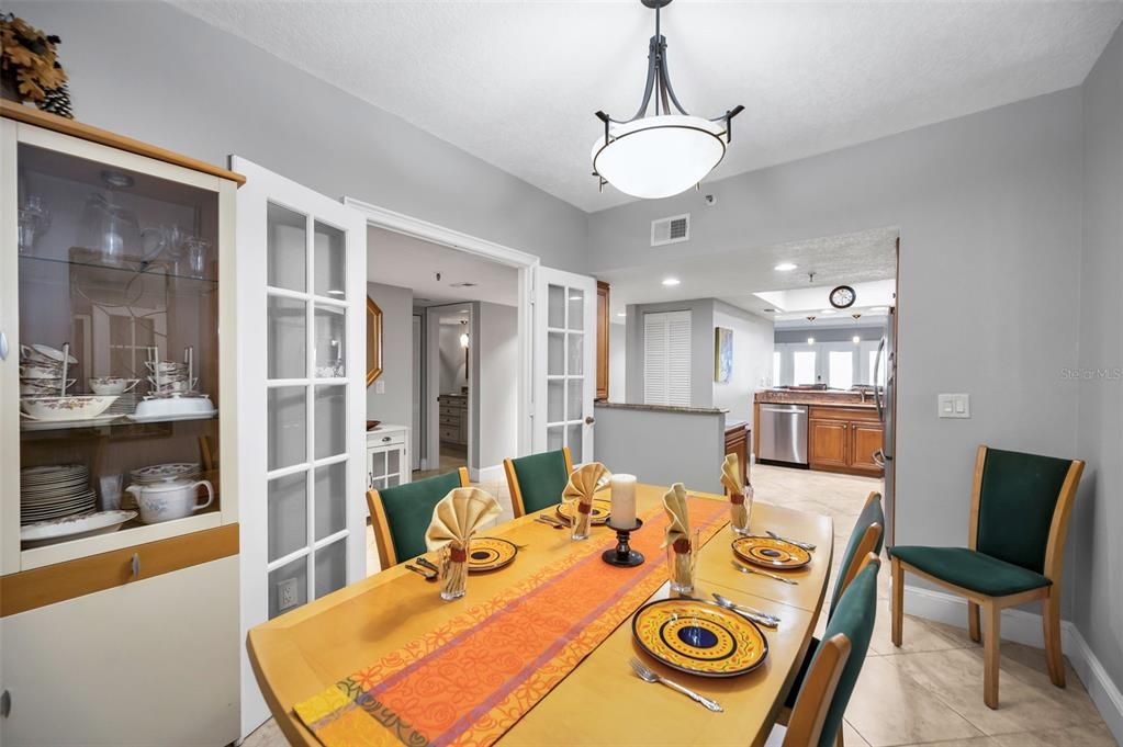 待售: $975,000 (2 贝兹, 2 浴室, 1410 平方英尺)