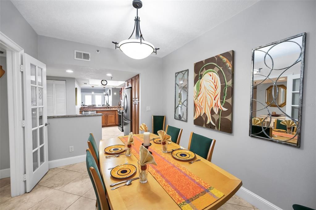 待售: $975,000 (2 贝兹, 2 浴室, 1410 平方英尺)