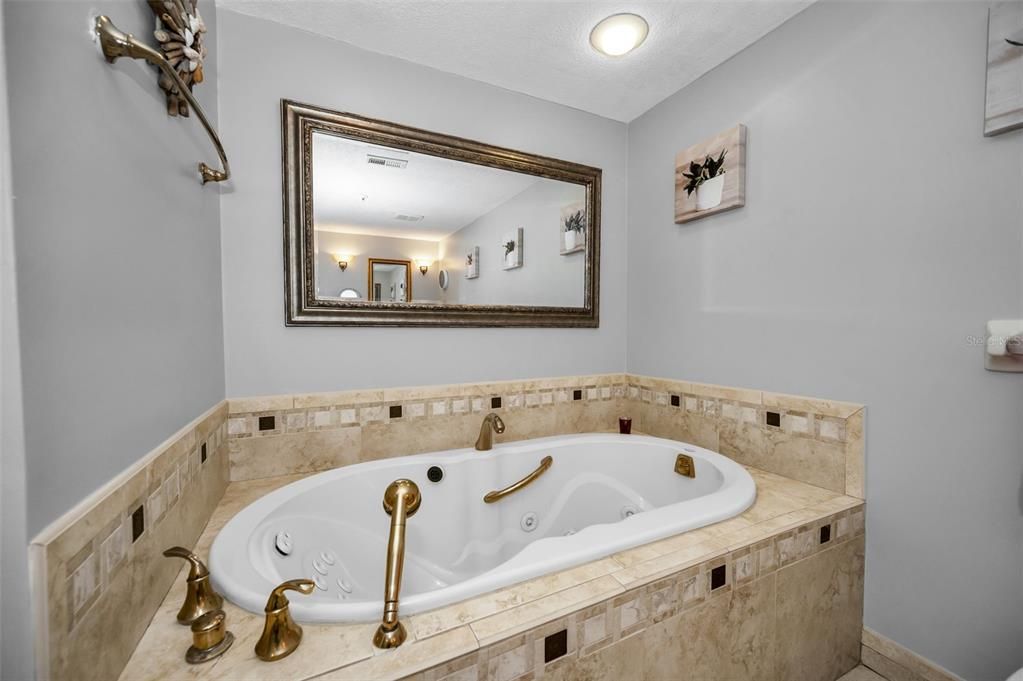 待售: $975,000 (2 贝兹, 2 浴室, 1410 平方英尺)