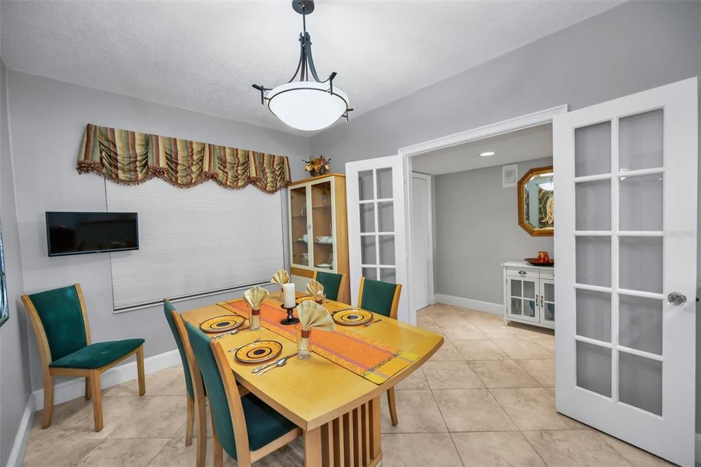 待售: $975,000 (2 贝兹, 2 浴室, 1410 平方英尺)