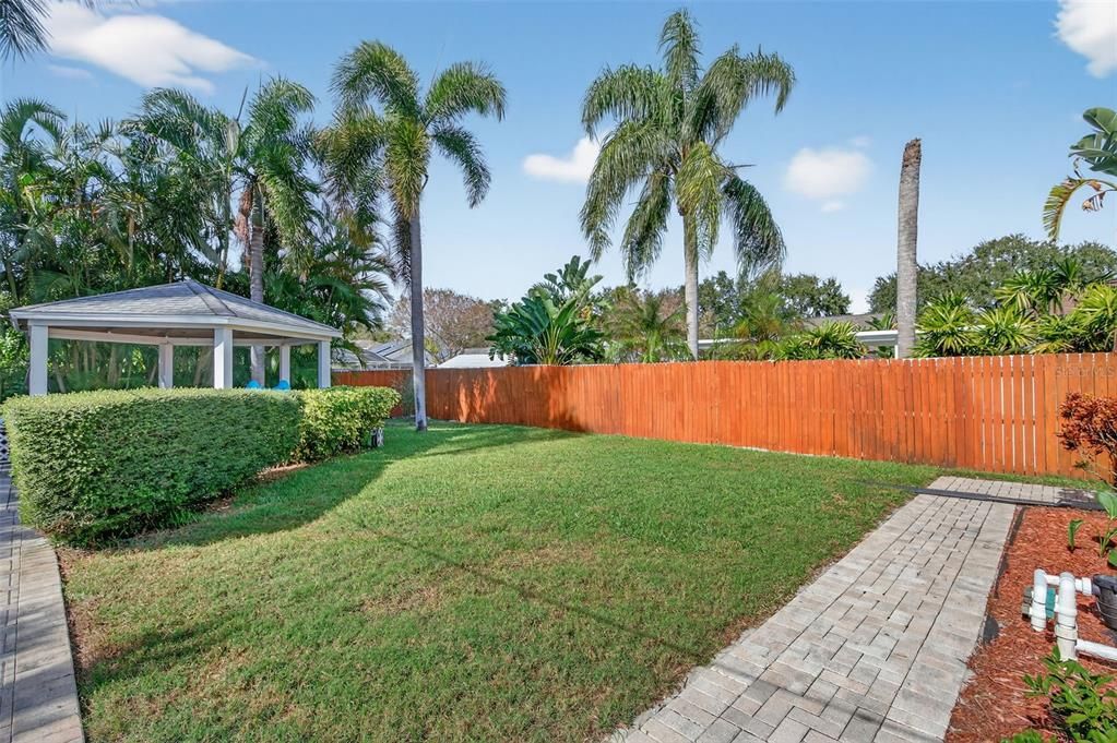 待售: $550,000 (3 贝兹, 2 浴室, 2016 平方英尺)