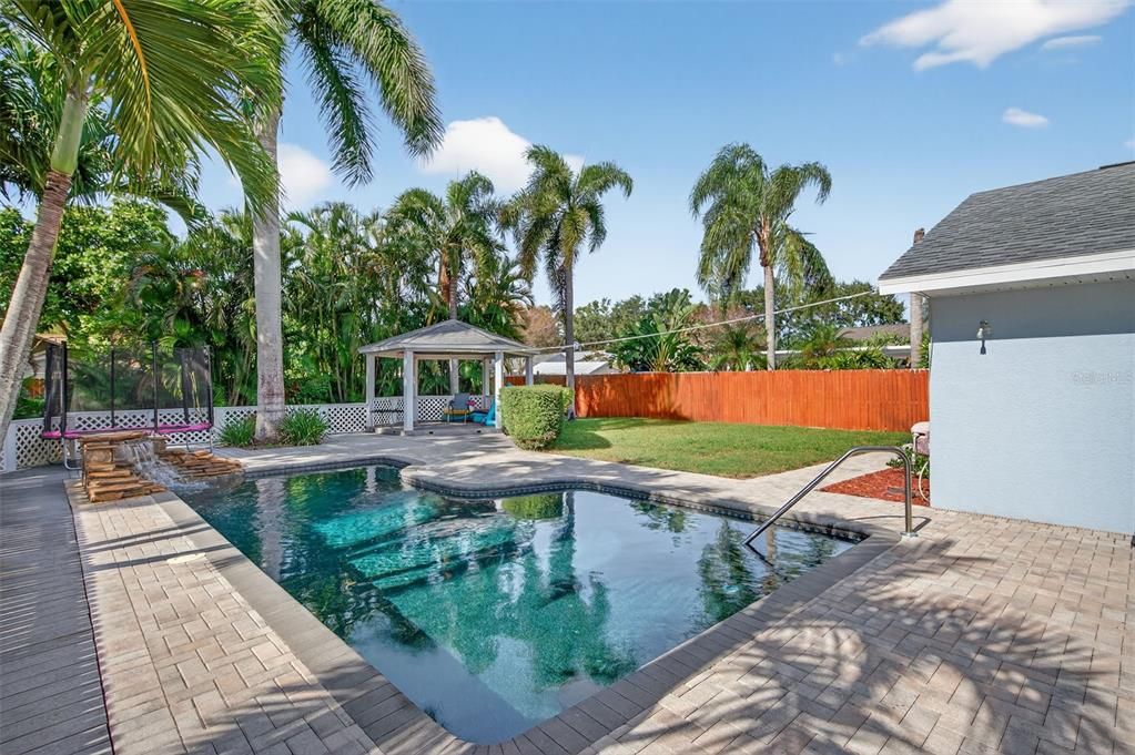 待售: $550,000 (3 贝兹, 2 浴室, 2016 平方英尺)