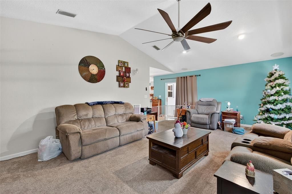 待售: $550,000 (3 贝兹, 2 浴室, 2016 平方英尺)