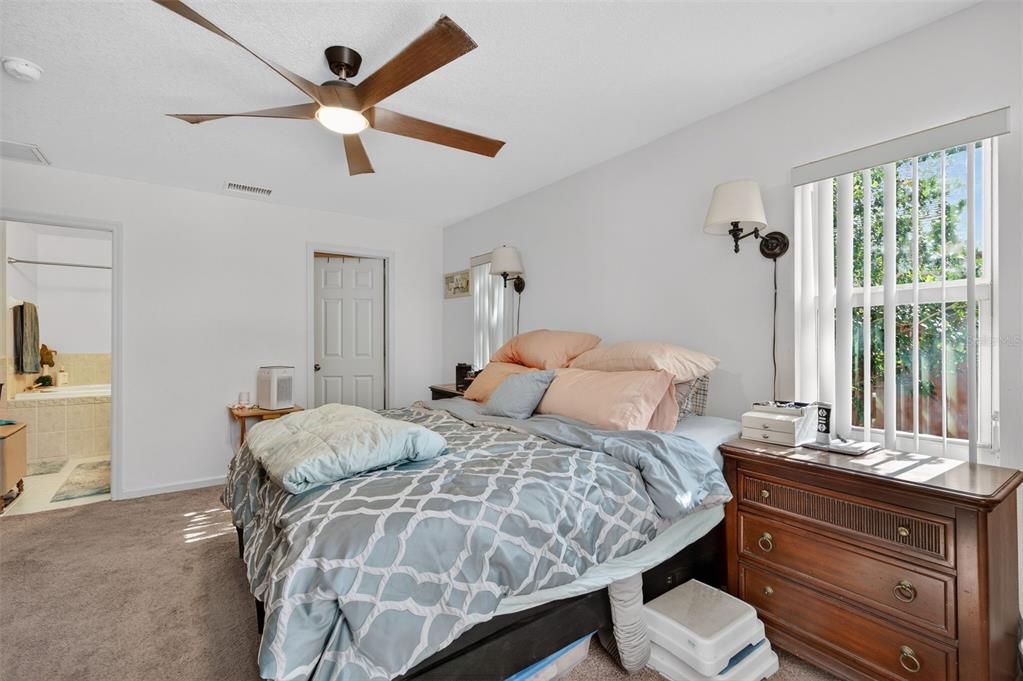 待售: $550,000 (3 贝兹, 2 浴室, 2016 平方英尺)