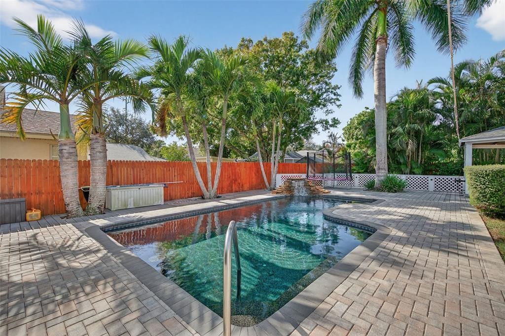 待售: $550,000 (3 贝兹, 2 浴室, 2016 平方英尺)