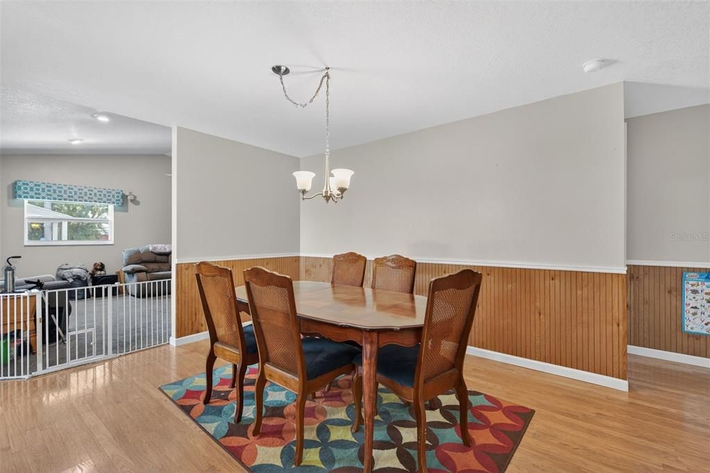 待售: $550,000 (3 贝兹, 2 浴室, 2016 平方英尺)