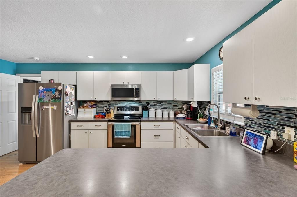 待售: $550,000 (3 贝兹, 2 浴室, 2016 平方英尺)