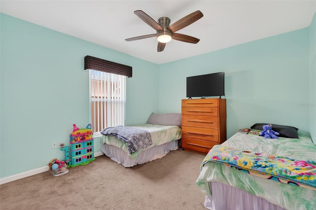 待售: $550,000 (3 贝兹, 2 浴室, 2016 平方英尺)