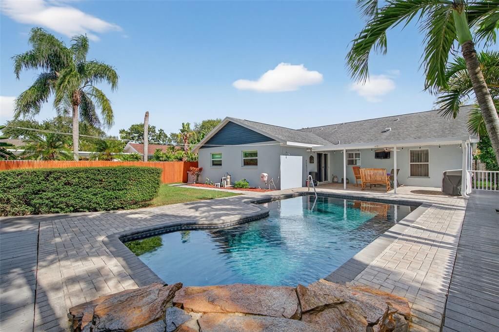 待售: $550,000 (3 贝兹, 2 浴室, 2016 平方英尺)