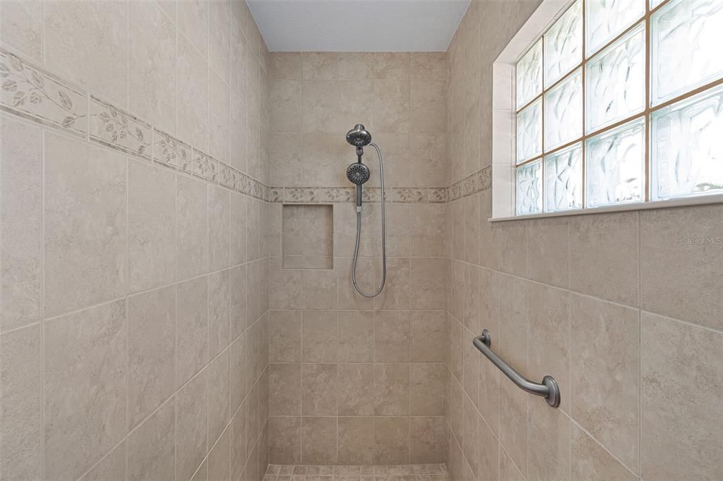 На продажу: $675,000 (4 спален, 2 ванн, 2509 Квадратных фут)