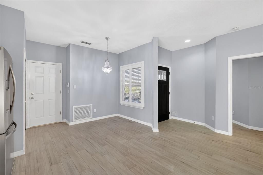 For Rent: $2,100 (2 beds, 2 baths, 1454 Square Feet)