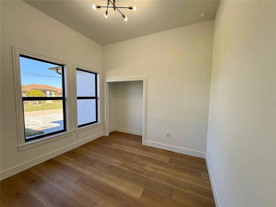 For Sale: $575,000 (3 beds, 2 baths, 1985 Square Feet)