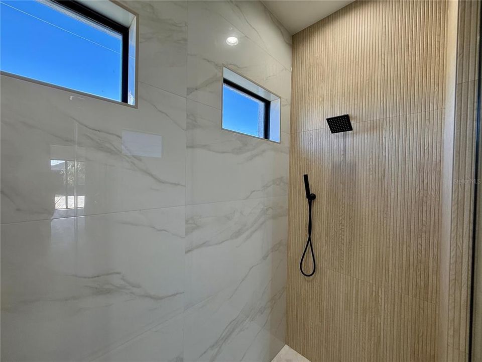 For Sale: $575,000 (3 beds, 2 baths, 1985 Square Feet)