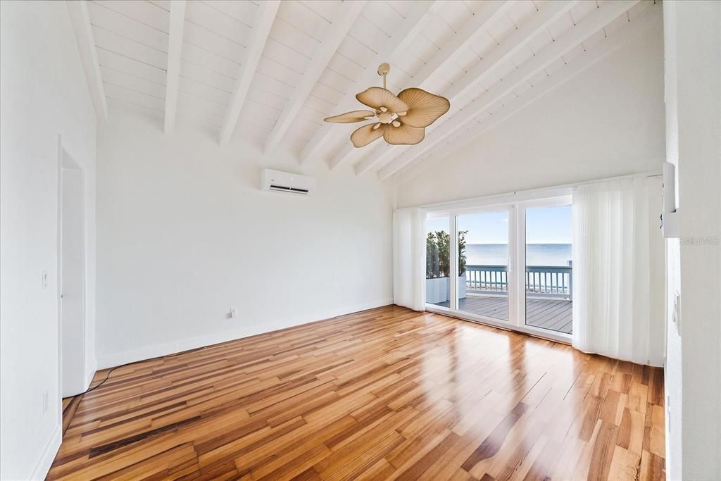 For Sale: $2,999,900 (4 beds, 3 baths, 2293 Square Feet)