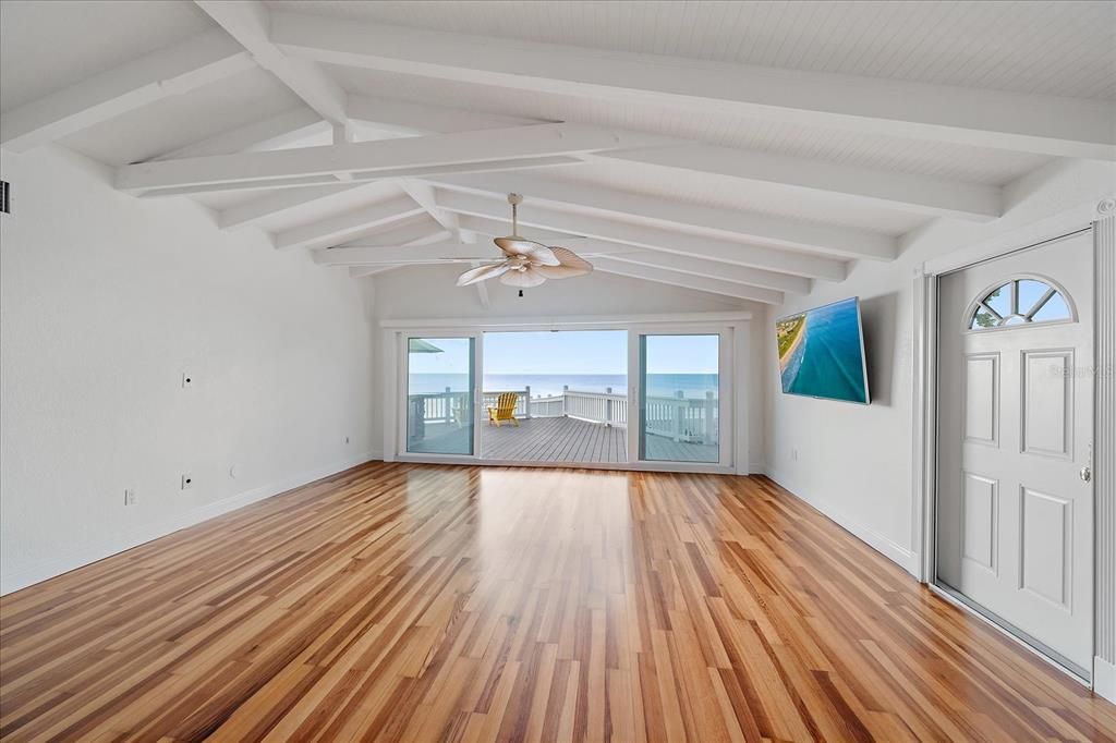 For Sale: $2,999,900 (4 beds, 3 baths, 2293 Square Feet)