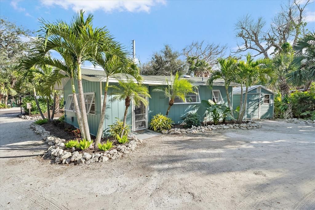 For Sale: $2,999,900 (4 beds, 3 baths, 2293 Square Feet)