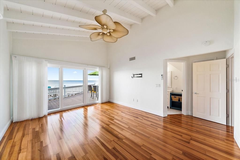 For Sale: $2,999,900 (4 beds, 3 baths, 2293 Square Feet)