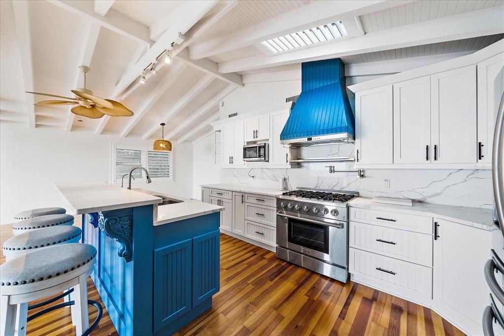 For Sale: $2,999,900 (4 beds, 3 baths, 2293 Square Feet)