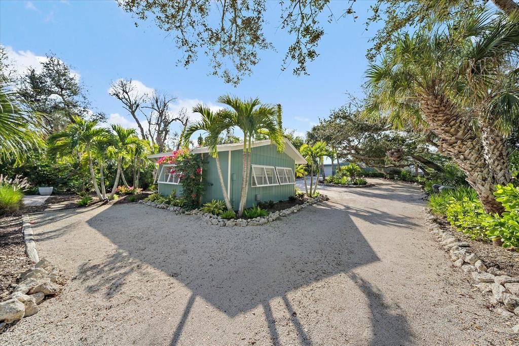 For Sale: $2,999,900 (4 beds, 3 baths, 2293 Square Feet)