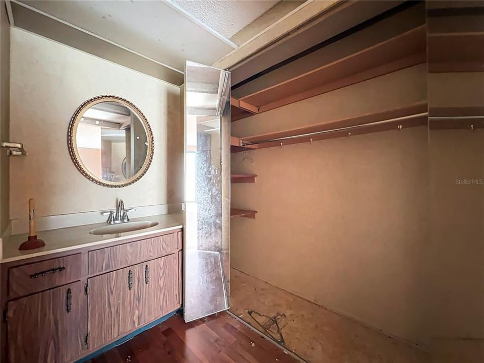 En Venta: $300,000 (3 camas, 2 baños, 1428 Pies cuadrados)