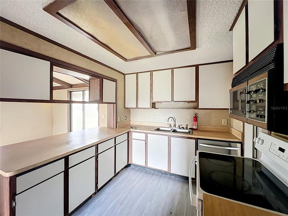 En Venta: $300,000 (3 camas, 2 baños, 1428 Pies cuadrados)