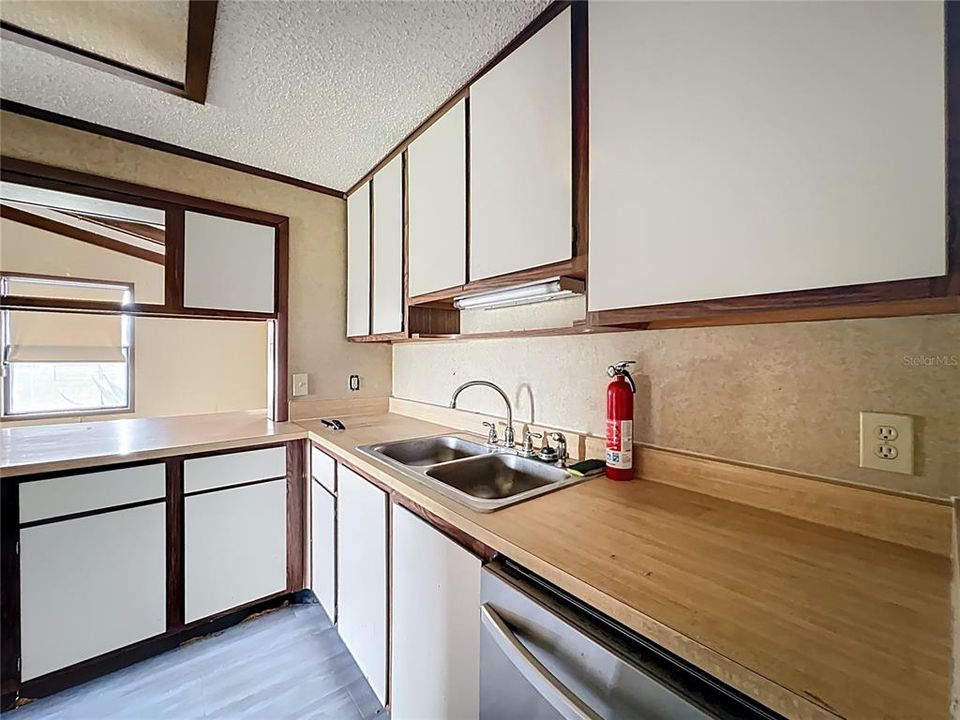 En Venta: $300,000 (3 camas, 2 baños, 1428 Pies cuadrados)