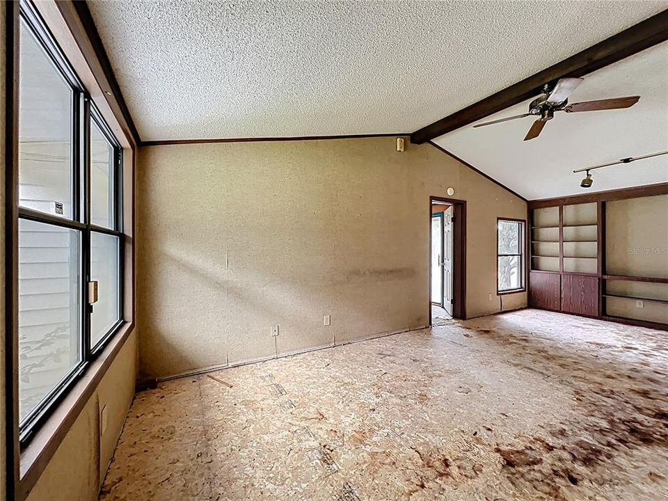 En Venta: $300,000 (3 camas, 2 baños, 1428 Pies cuadrados)