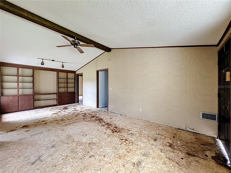 En Venta: $300,000 (3 camas, 2 baños, 1428 Pies cuadrados)