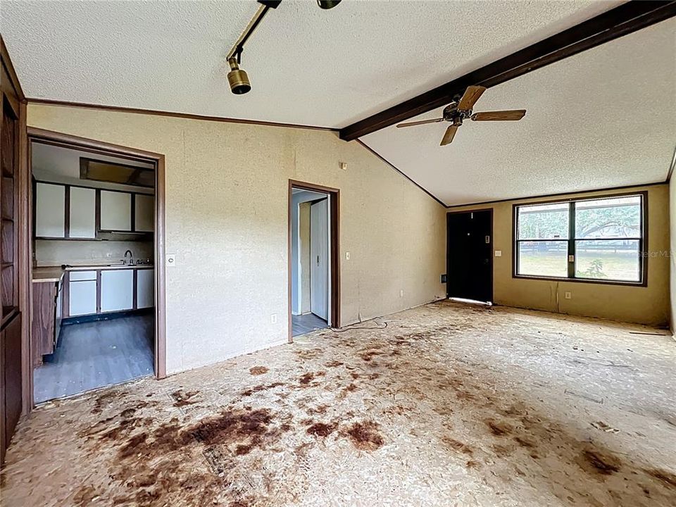 En Venta: $300,000 (3 camas, 2 baños, 1428 Pies cuadrados)