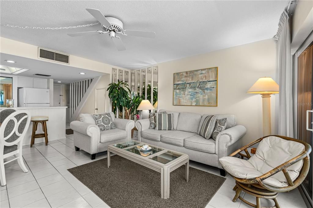 На продажу: $550,000 (2 спален, 2 ванн, 995 Квадратных фут)