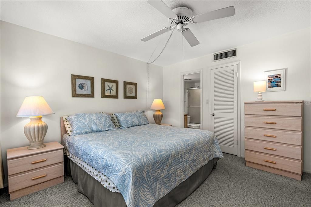 На продажу: $550,000 (2 спален, 2 ванн, 995 Квадратных фут)