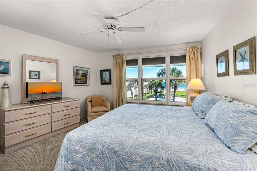 На продажу: $550,000 (2 спален, 2 ванн, 995 Квадратных фут)