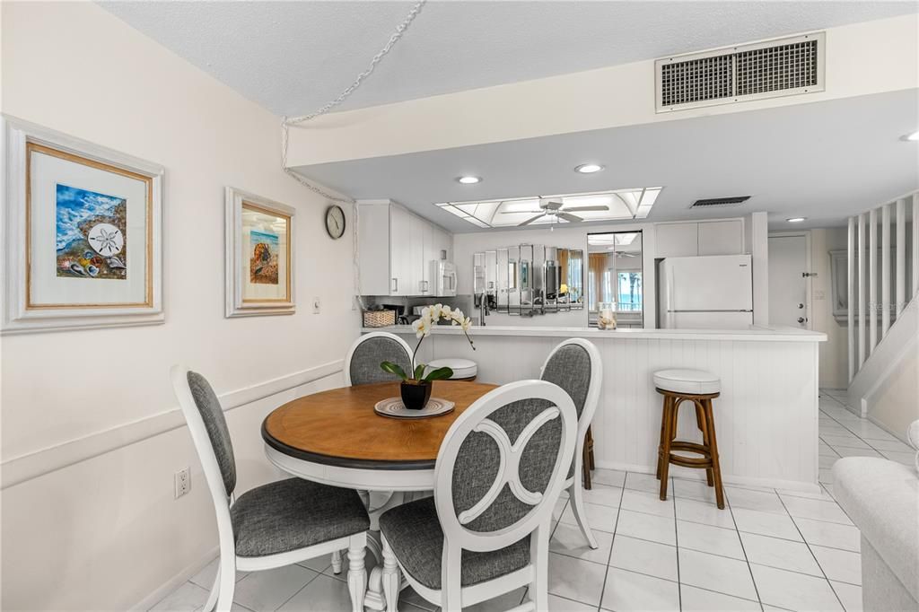 На продажу: $550,000 (2 спален, 2 ванн, 995 Квадратных фут)