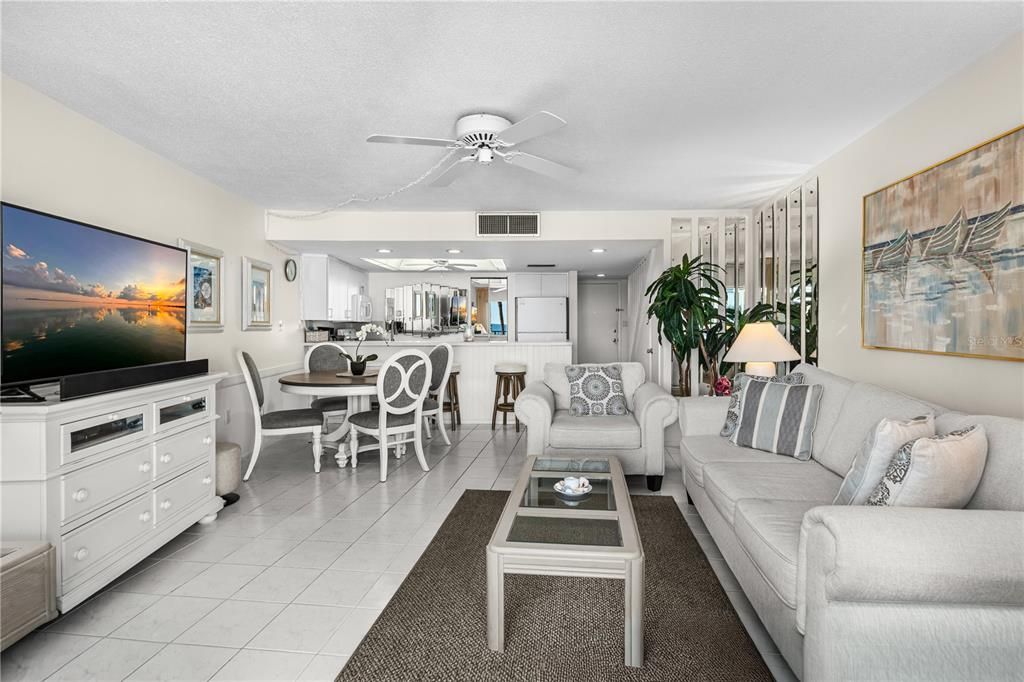 На продажу: $550,000 (2 спален, 2 ванн, 995 Квадратных фут)